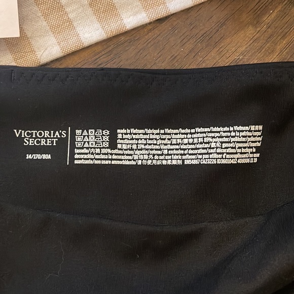 Victoria Secret knockout leggings - Picture 7 of 7